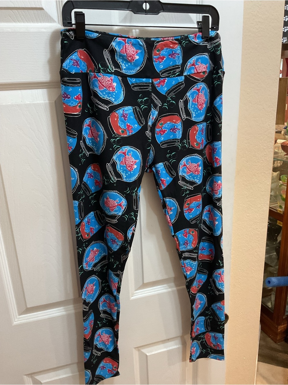 LuLaRoe Black Leggings with Blue and Red Fishbowl Print